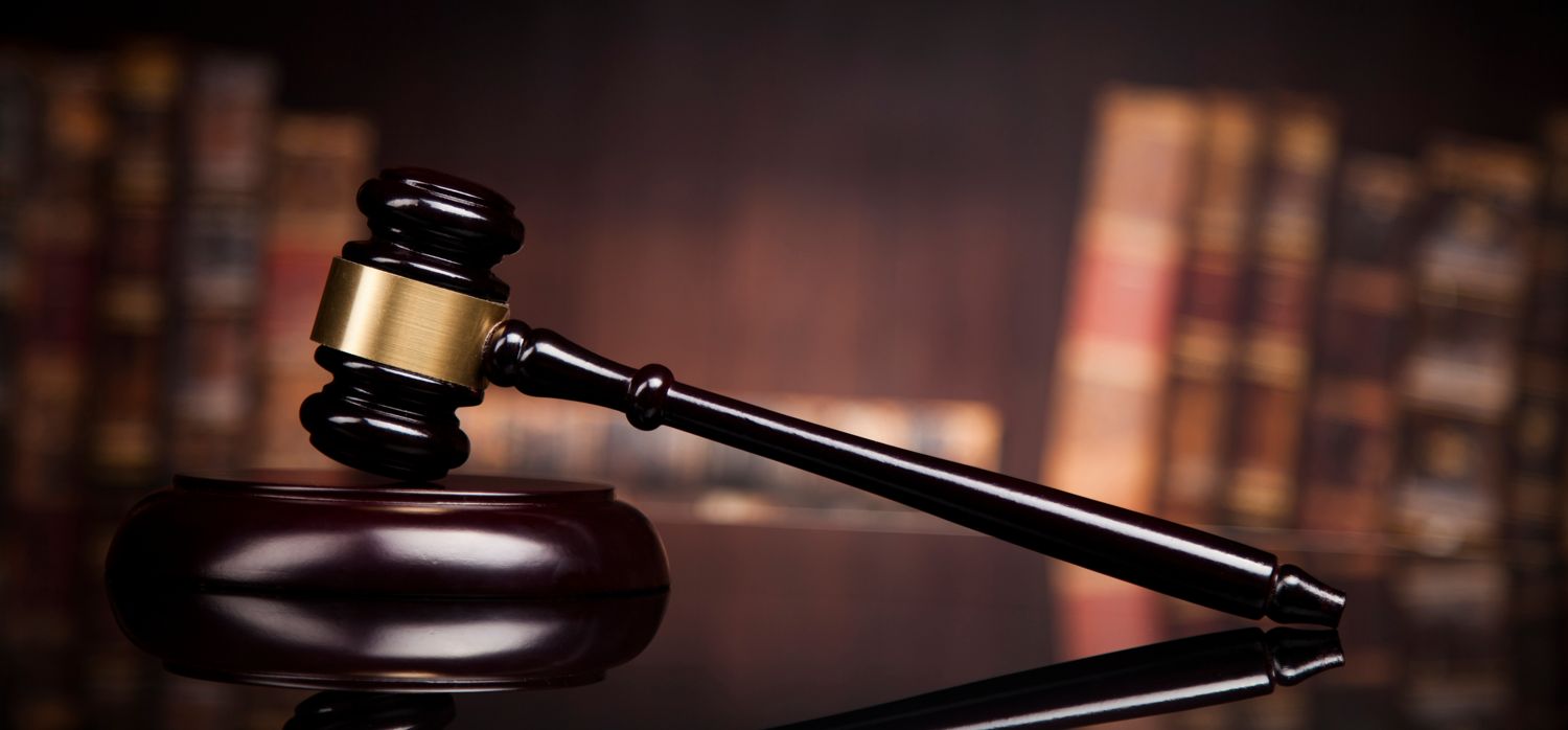Attorney advising a senior couple on their Kentucky estate plan